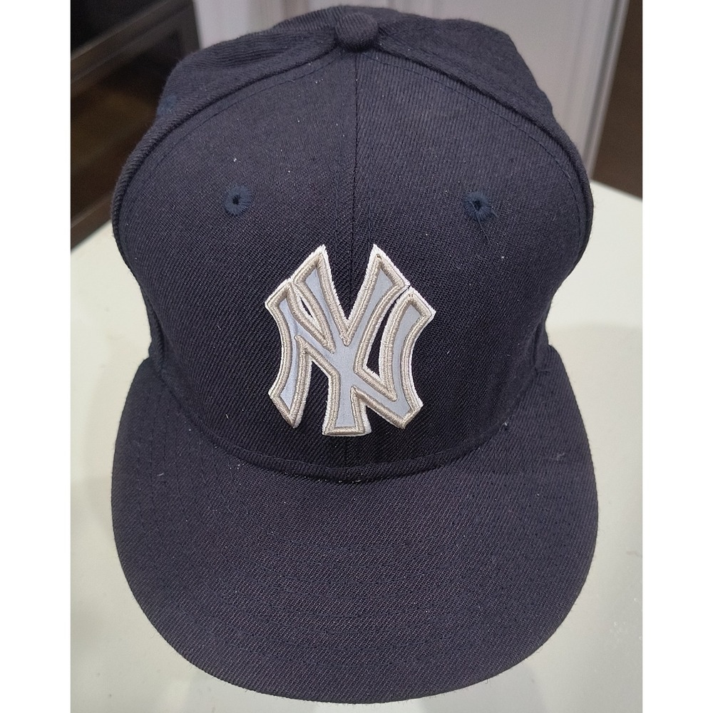 New Era 59FIFTY New York Yankees Fitted Hat Navy Blue Size 7 1/8 MLB Cap